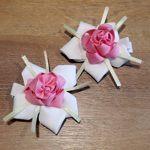 NWT Handcrafted Ribbon Rose Hair Clippies - Picture 1 of 4